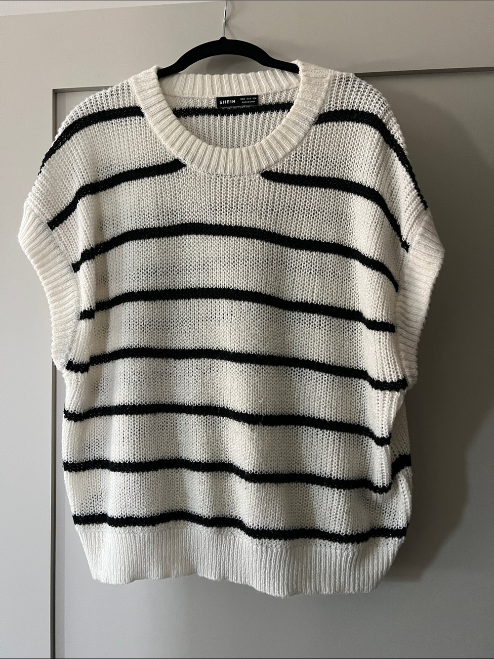 SHEIN White and Black Striped Crew Neck Sweater Vest